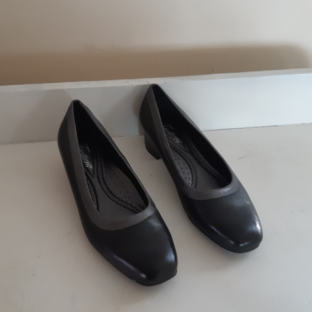 Trotters leather Women's Shoes  Size 7